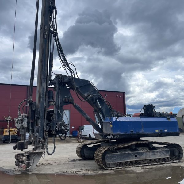 Sennebogen ZR26 piling rig