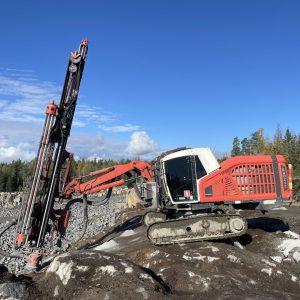 Sandvik DX800i drill rig