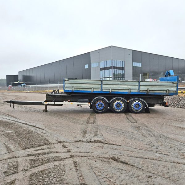 Hook lift trailer