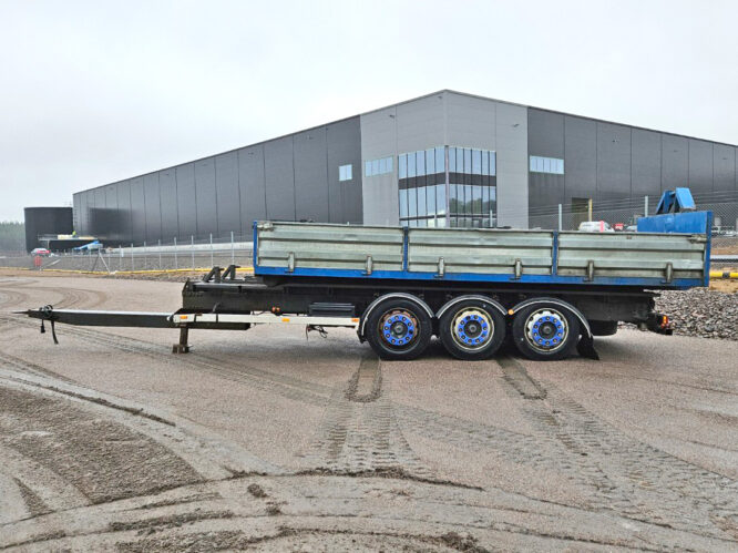 Hook lift trailer