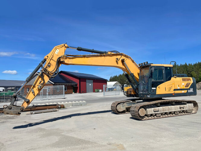 Hyundai HX220L