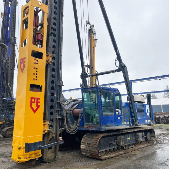 Piling crane