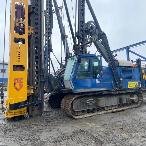 Piling machine