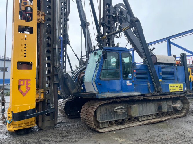 Piling machine