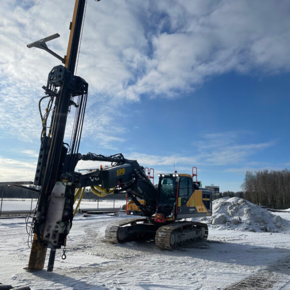 Volvo EC250-D7 Furukawa FXJ225