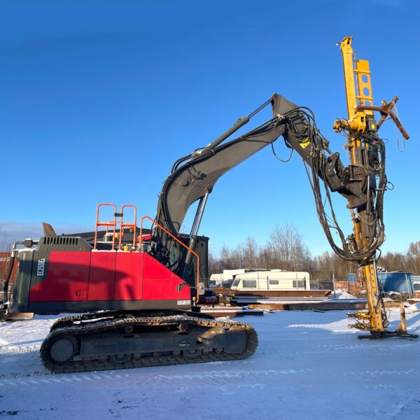 Volvo EC250EL with Klemm 203/13 drilling mast